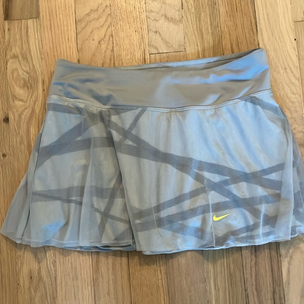 Nike Women's Gray Tennis Skirt size Small